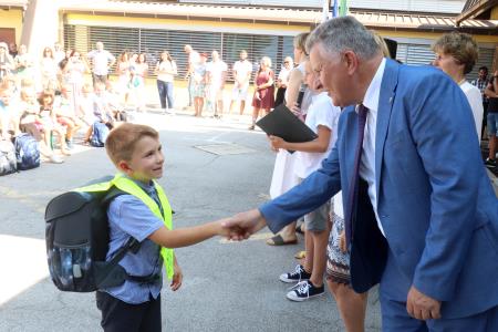 PRVI ŠOLSKI DAN CERKNICA 15 FOTO LJUBO VUKELIČ